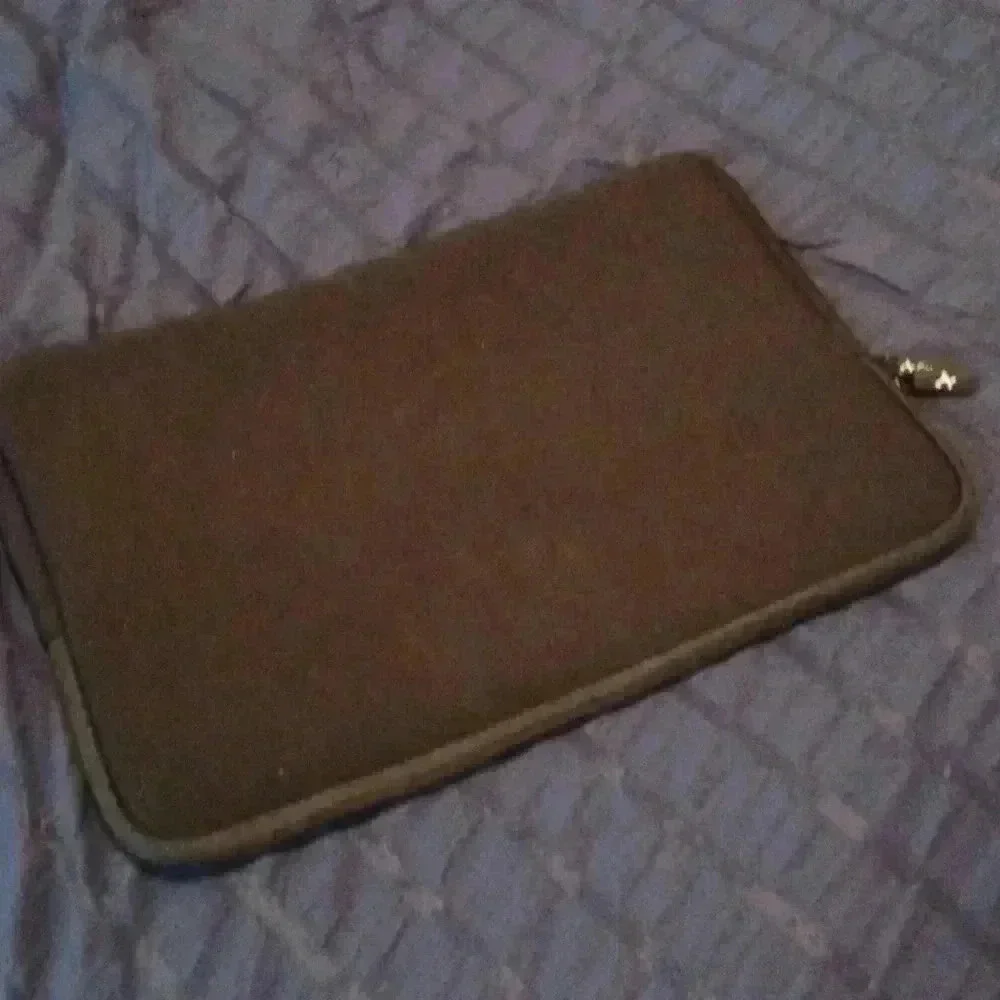 > Brand new Gateway 15.6 carrying case for laptop.